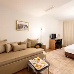Hotel Porta Altinia 4*
