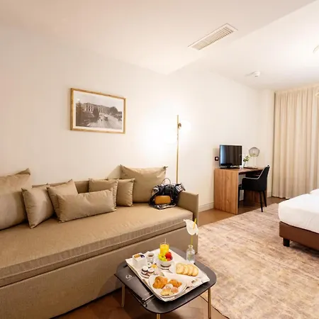 Hotel Porta Altinia 4*